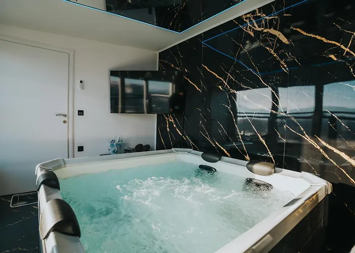 公寓 Theluxpenthousebugojno 布戈伊诺